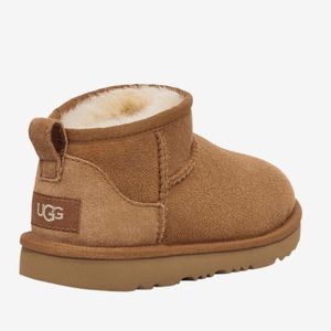 NIB UGG Kids 4 / women’s 5.5 Ultra mini classic winter boots Chestnut